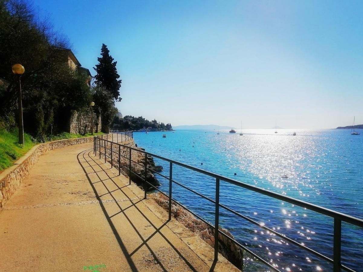 Studio Apartment Michelle - Intermezzo With Sea View Rabac Zewnętrze zdjęcie